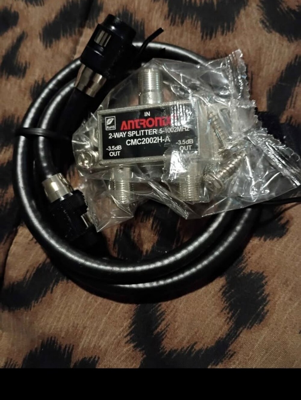 Antronix 2 Way Splitter/ HDMI Premium Cables